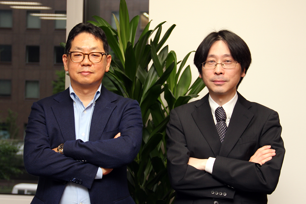 日野広隆・アイ・シグマ・キャピタル 取締役 専務執行役員（左）と鷹岡宏治・同、ファンド・事業投資グループ シニアヴァイスプレジデント