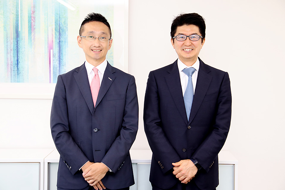上原進・代表取締役、パートナーCo-COO（左）と山下健次郎・代表取締役、パートナーCo-COO