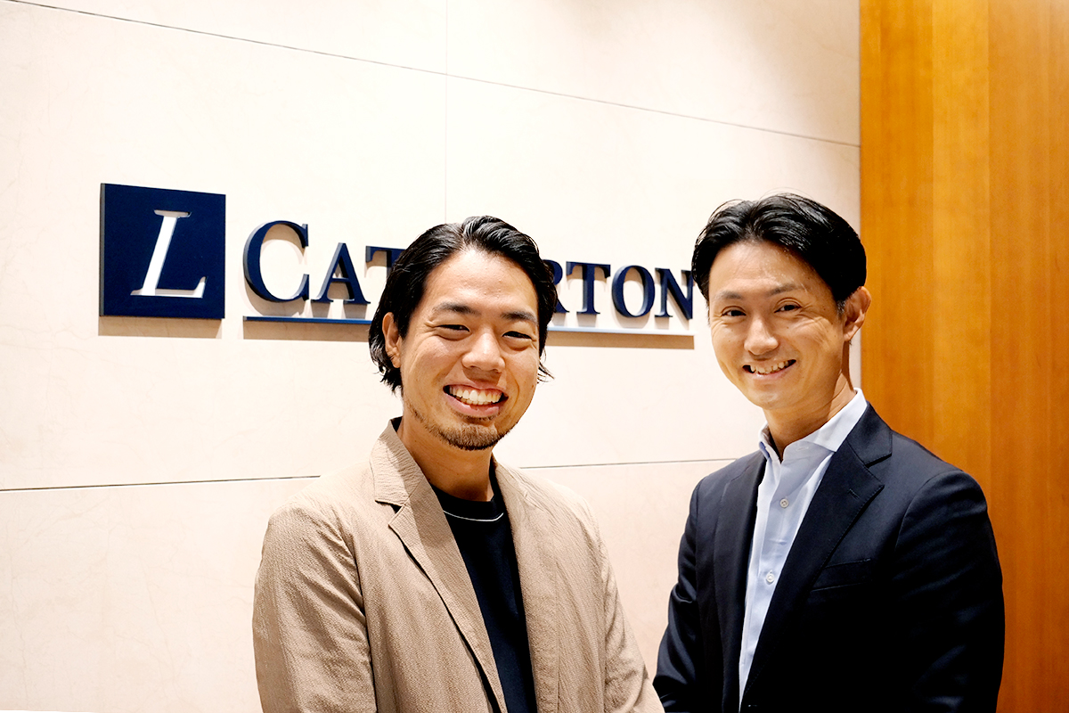 山崎智輝・Withmalホールディングス 代表取締役CEO（左）と山口龍平 Lキャタルトン・ジャパン合同会社プリンシパル