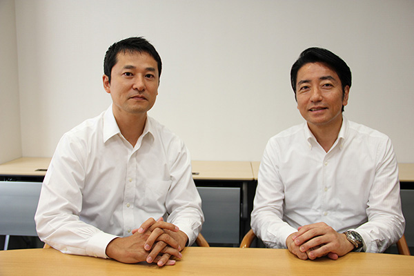 右から友成 勇樹（珈琲館　代表取締役）、佐藤琢也（ロングリーチグループ　プリンシパル）