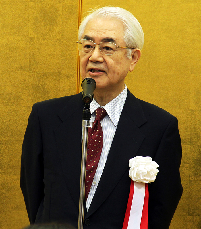 落合氏