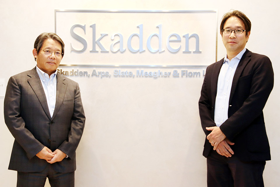 神谷光弘・東京オフィス代表パートナー 弁護士（左)、熊木明・同パートナー 弁護士