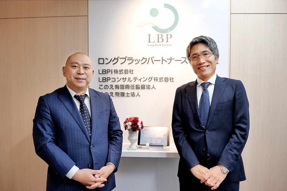 牛越直・パートナー（左）と若宮照也・パートナー、LBP FAS 代表取締役