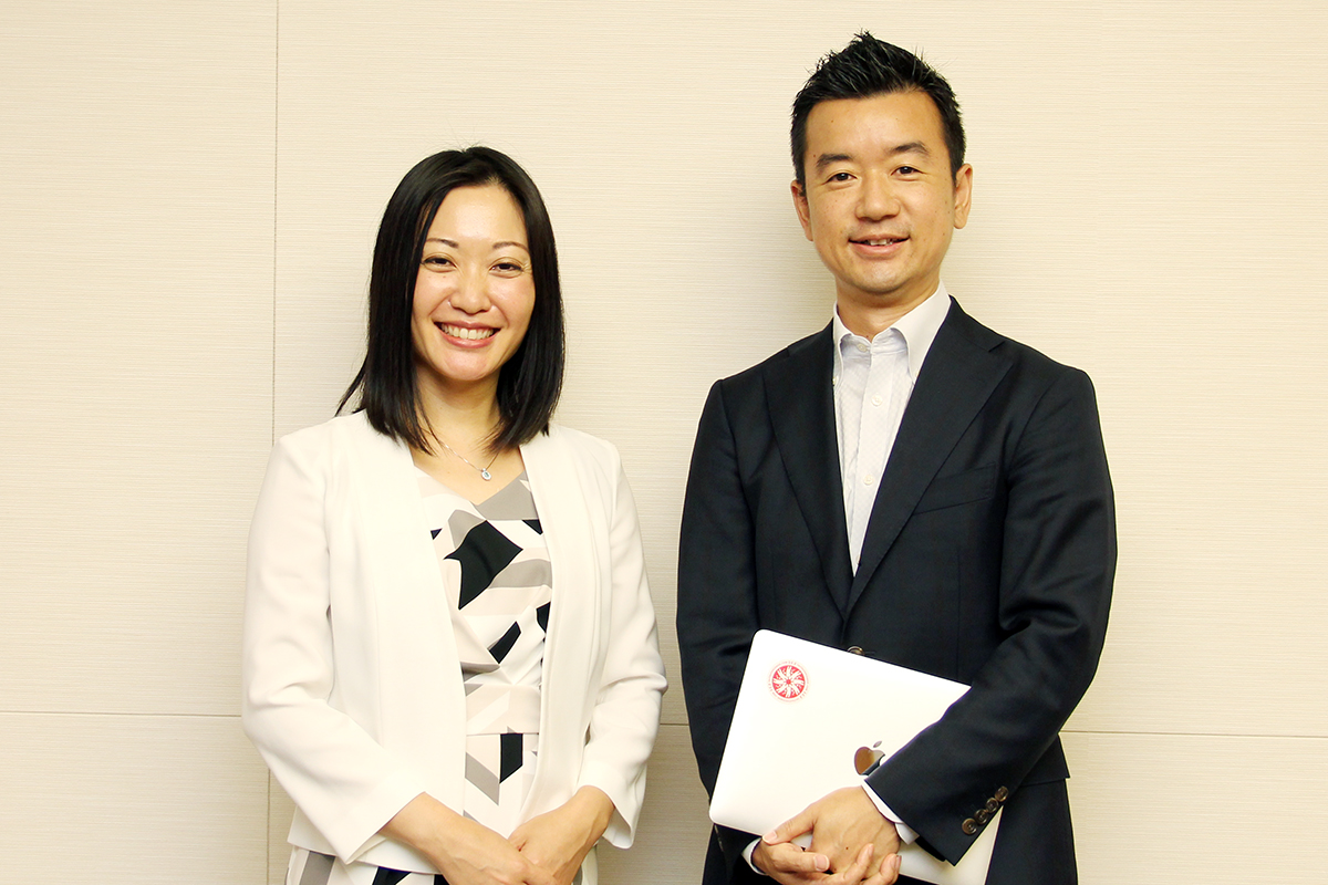 服部結花氏（左）と村上大輔氏