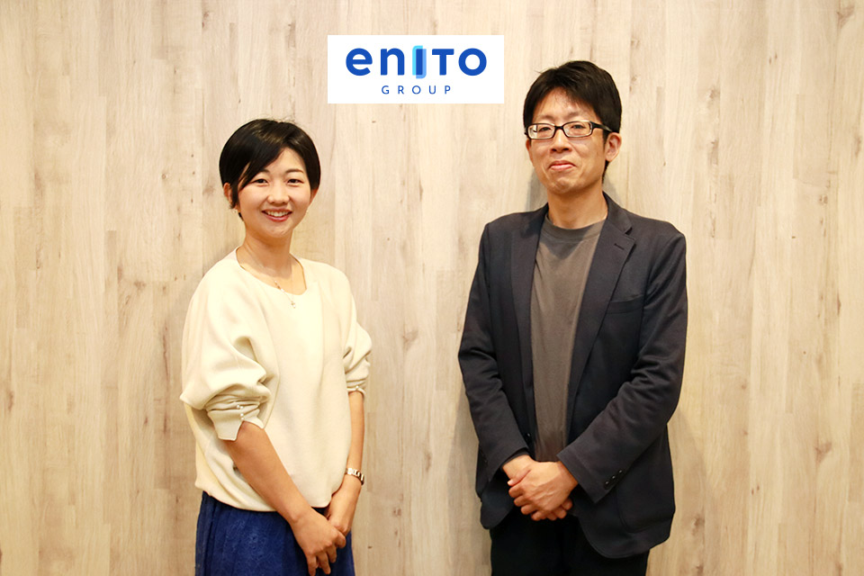 小野澤香澄・エニトグループ 代表取締役 グループCEO（左）と西直史・ベインキャピタル・プライベート・エクイティ・ジャパン・LLC パートナー